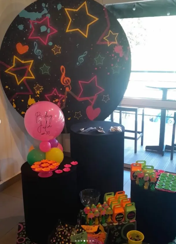 Decoração neon para festa